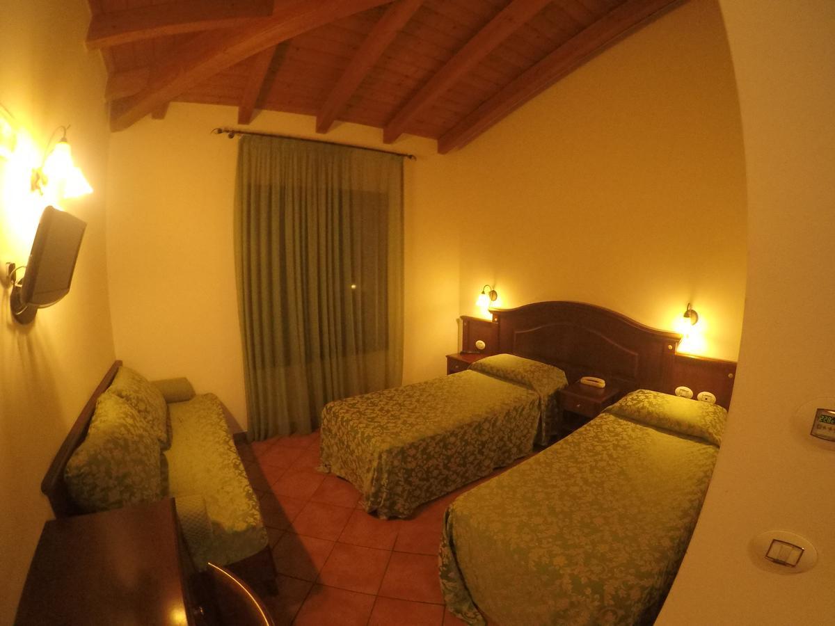 Hotel Barabba Quattro Castella Exterior foto